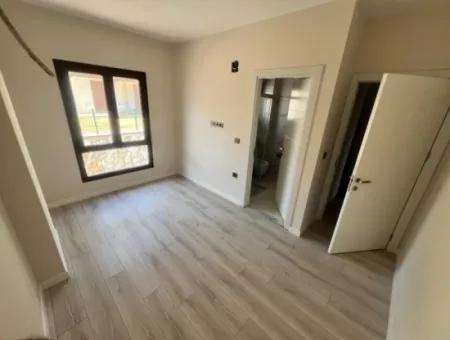 Marmaris Çetibeli Mahallesinde Orman Manzaralı Müstakil Bahçeli Yüzme Havuzlu Site İçerisinde 3 Oda 3 Banyo Satılık Villa