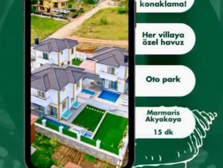 Marmaris Çetibeli,Nde 780M2 Arsa İçerisinde 3 Adet Yüzme Havuzu Ve Çocuk Havuzu Ve Bakıcı Evi Mevcut  Satılık Villa